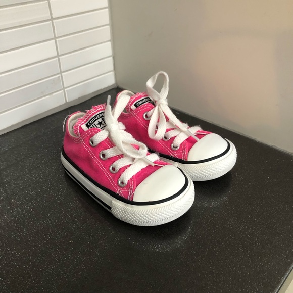 EUC Converse baby Chuck Taylor Low Top - Picture 4 of 10